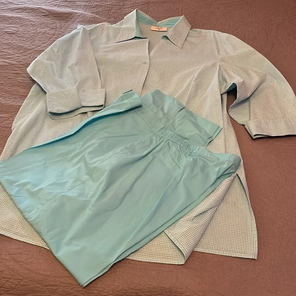 Plus Capri Set - Picture 2 of 9